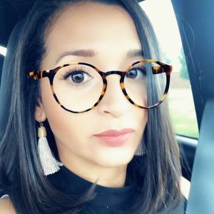 Meet your Posher, Carla